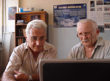 2012 год, ЕрФИ. Встреча двух ведущих конструкторов: Э.Мнацаканяна (Альтаир, 1974) и А.Кашина (Орион, 1972)